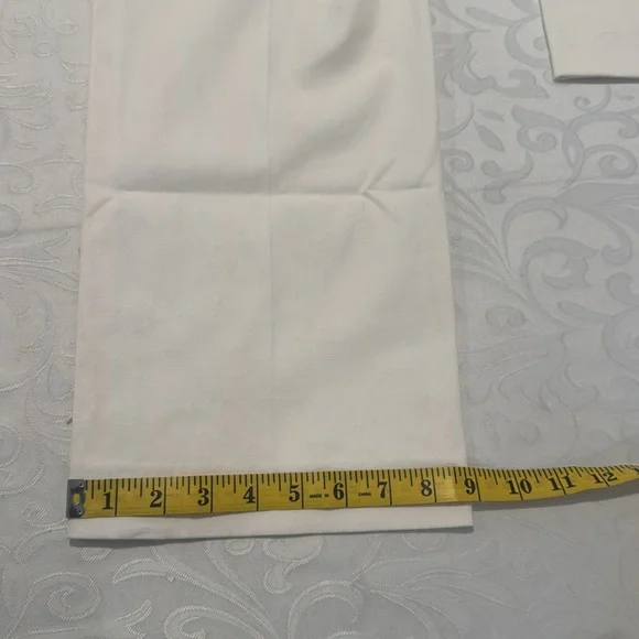 Alice + Olivia “Janis” Low Rise Crop Flare Pants. Ladies 6 - Picture 16 of 16